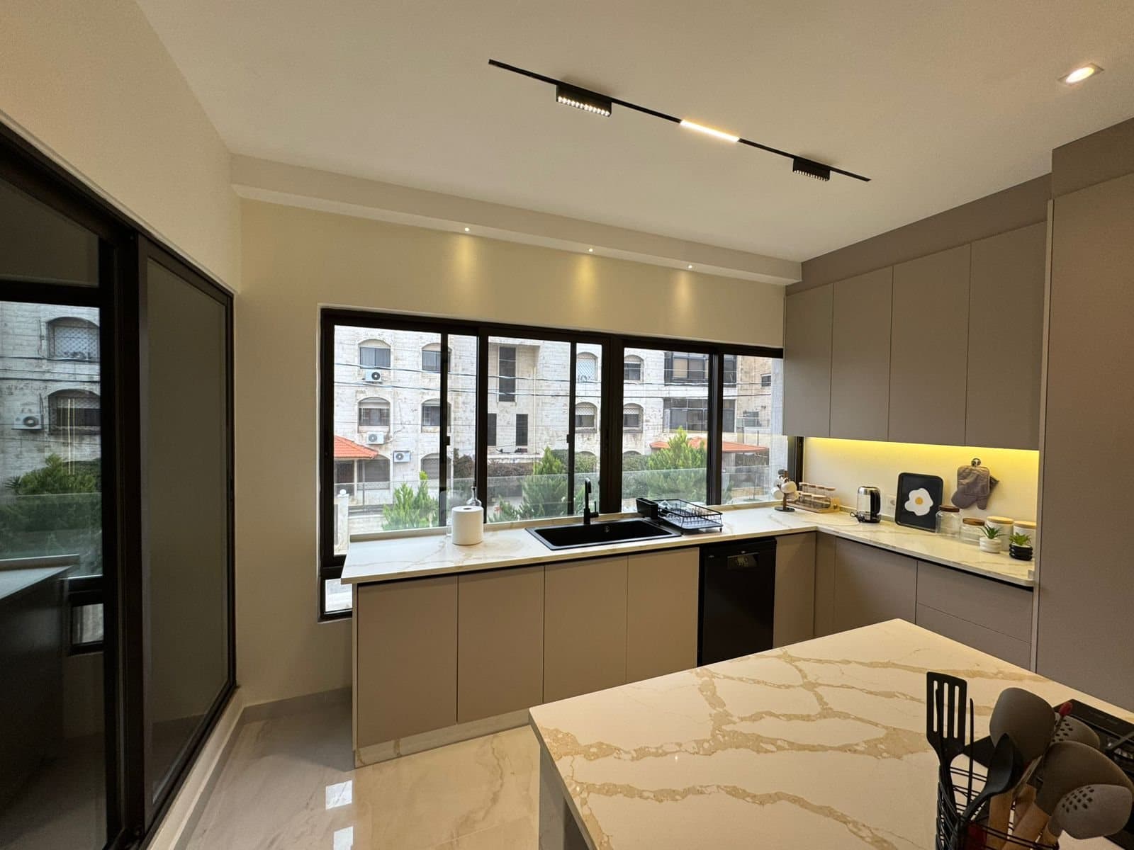 Residence 101 — kitchen 2