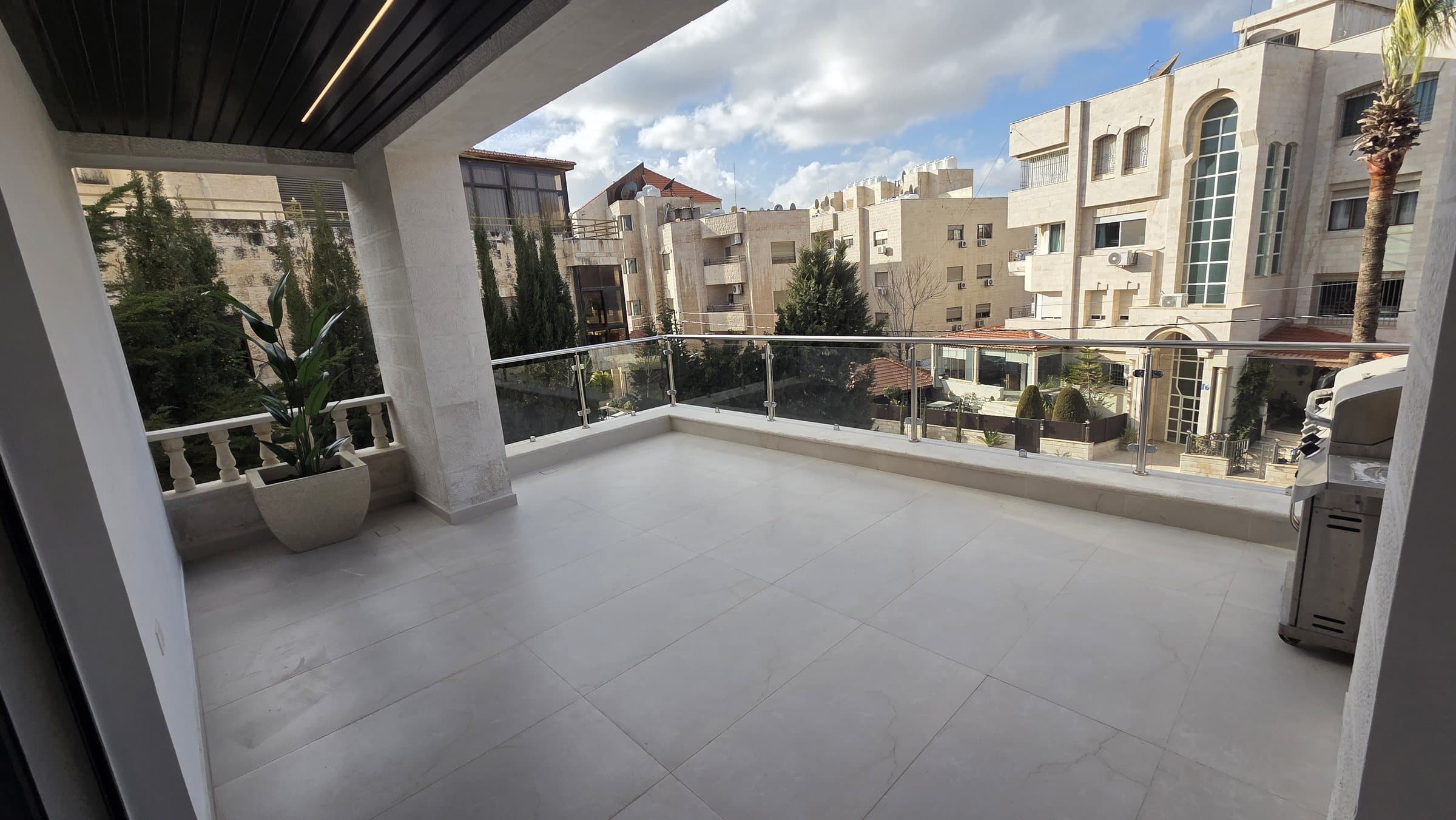 Residence 102 — Terrace entrance