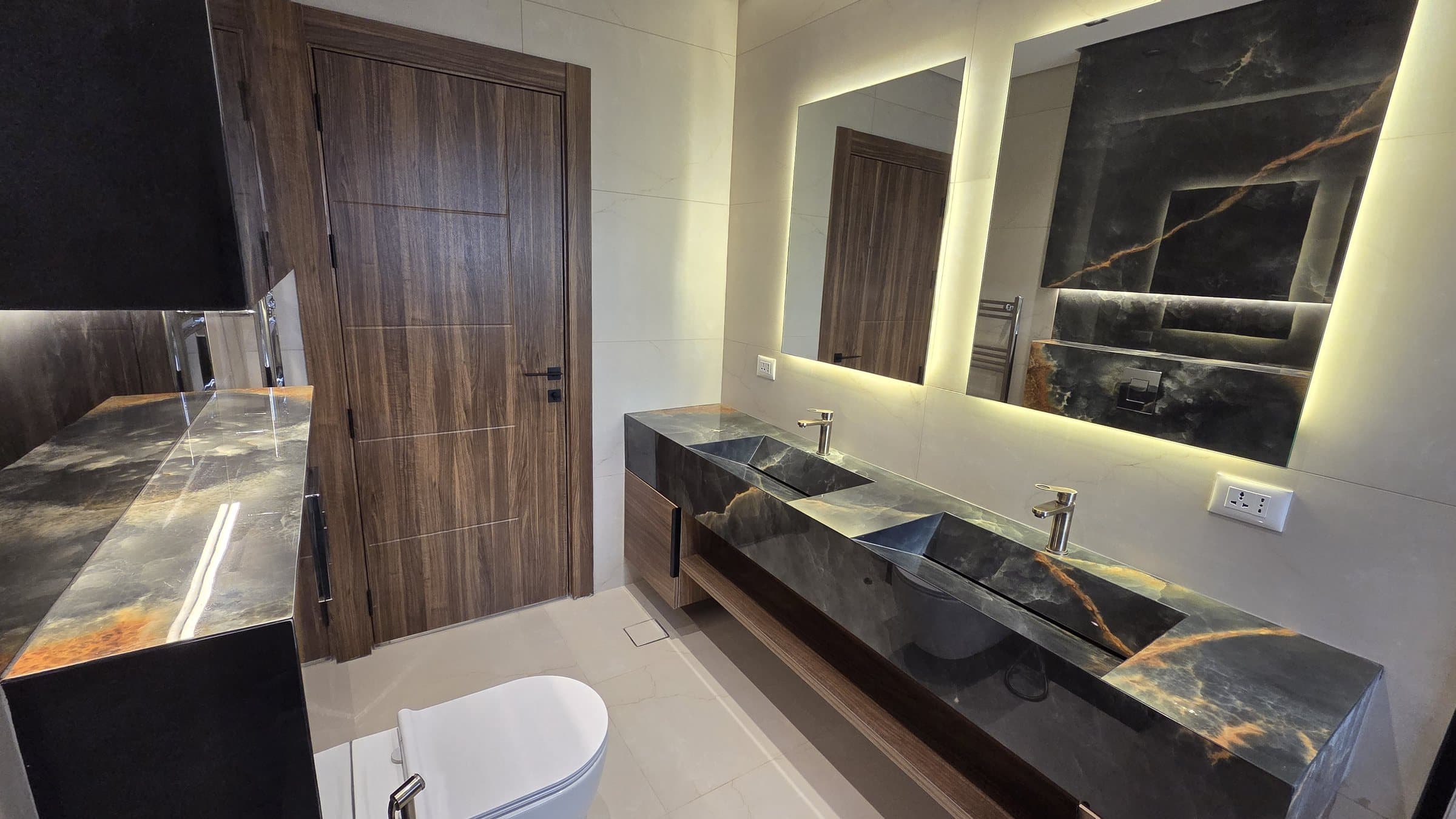 Residence 201 — Main Bedroom Bath from Inside