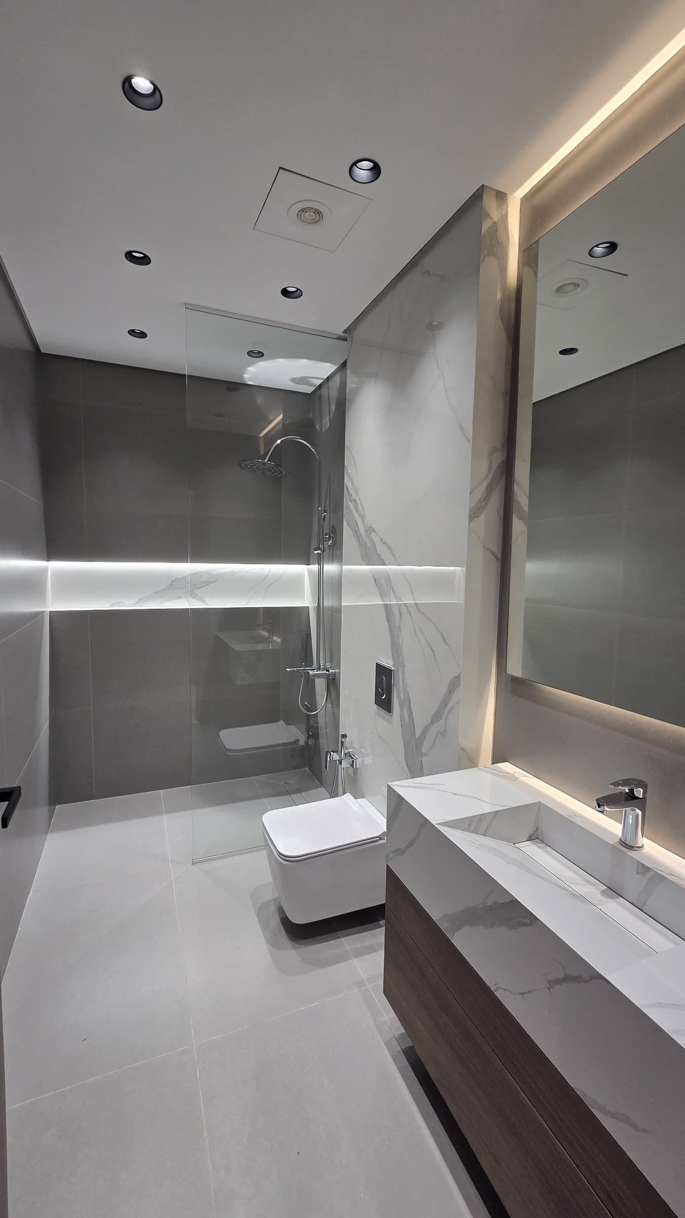 Residence 301 — Bathroom