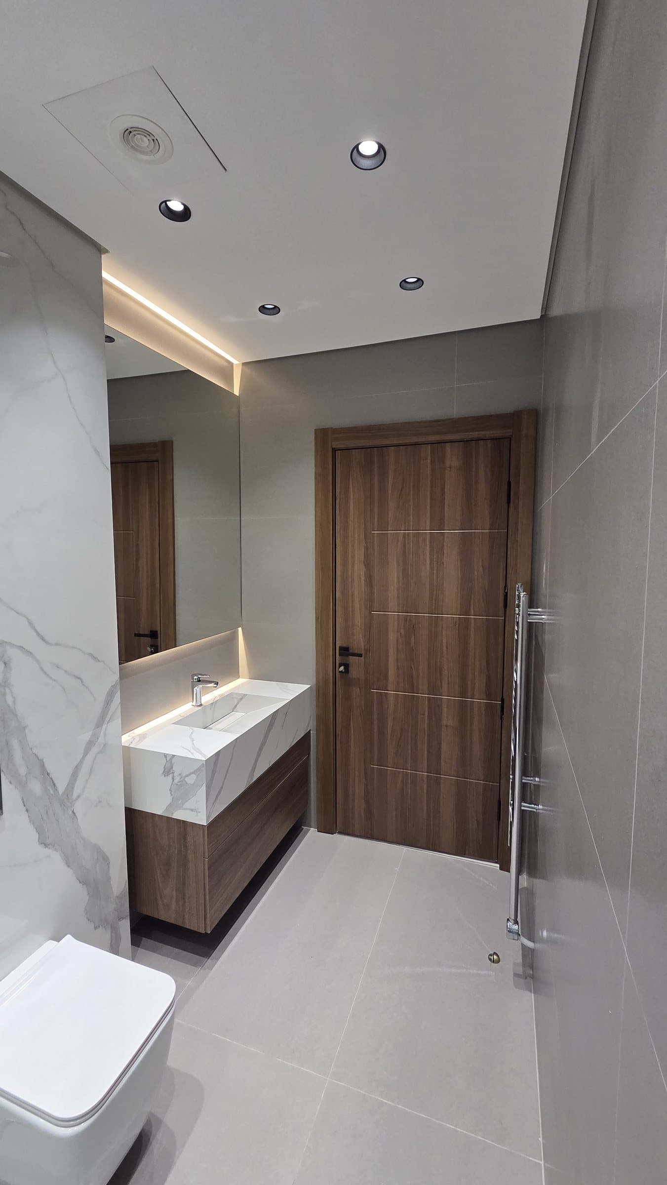 Residence 301 — Bathroom Opposite view