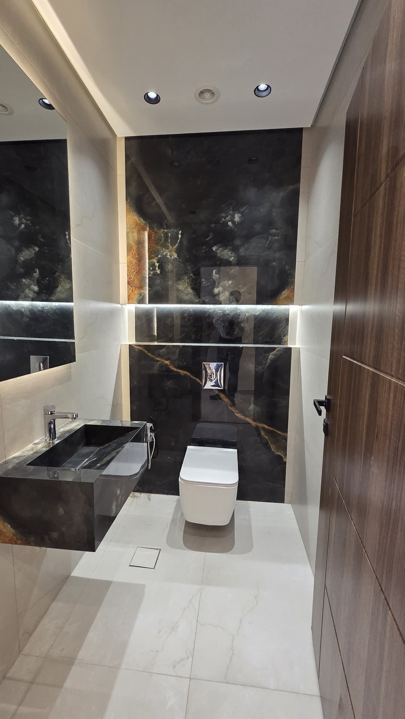 Residence 302 — Guest Bathroom