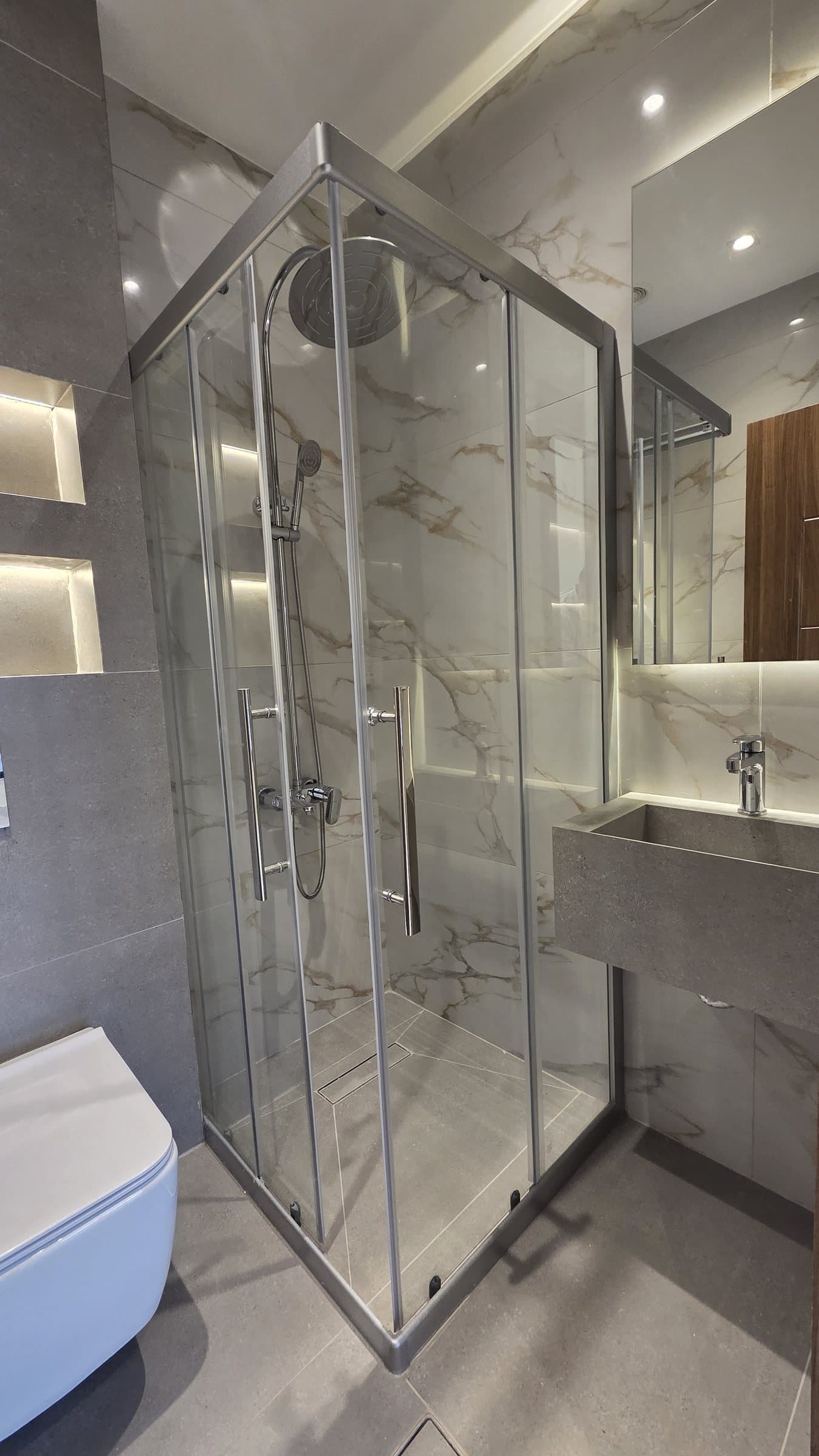 Residence 303 — bathroom view 2